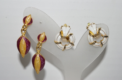 +MBA #93-038 "Vintage Lot Of 2 Pairs Of Goldtone Enameled Clip On Earrings"