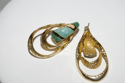 +MBA #93-032  "Vintage Goldtone Enameled Pierced Earrings"