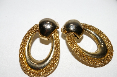 +MBA #93-005  "Vintage Goldtone Mesh Look Pierced Earrings"