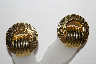 +MBA #93-059  "Vintage Large Goldtone Clip On Earrings"