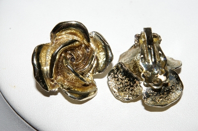 +MBA #93-012  "Vintage Goldtone Rose Clip On Earrings"