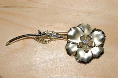 +MBA #98-088  "Vintage Large Gold Plated Flower Pin"