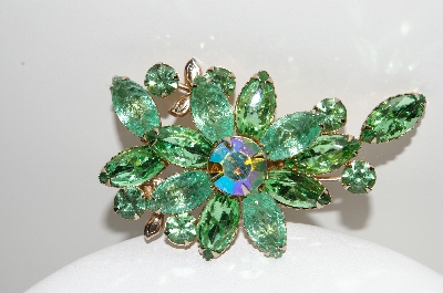 +MBA #98-086 "Vintage Goldtone Fancy Green Rhinestone & Art Glass Pin"