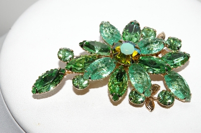 +MBA #98-086 "Vintage Goldtone Fancy Green Rhinestone & Art Glass Pin"