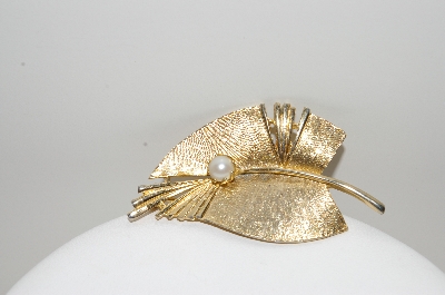 +MBA #99-443  "Vintage Goldtone Faux Pearl Leaf Pin"