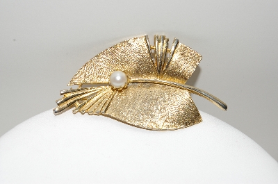 +MBA #99-443  "Vintage Goldtone Faux Pearl Leaf Pin"