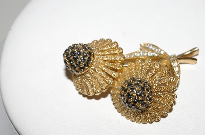 +MBA #99-435  "Vintage Goldtone Double Flower Brooch"