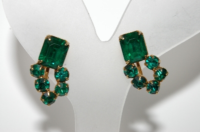 +MBA #99-086  "Vintage Goldtone Green Rhinestone Screw Back Earrings"