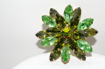 +MBA #99-424   "Vintage Goldtone Green Crystal Rhinestone Flower Pin"