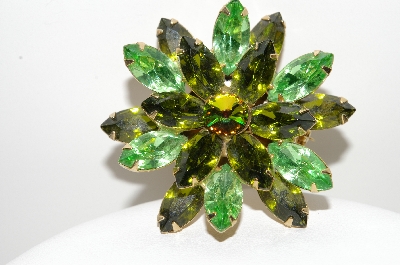 +MBA #99-424   "Vintage Goldtone Green Crystal Rhinestone Flower Pin"