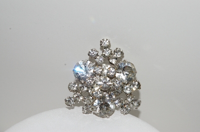 +MBA #99-528  " Vintage Silvertone Clear Crystal Rhinestone Pin"