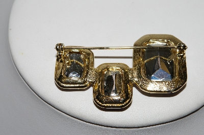 +MBA #99-034  "Vintage Goldtone Blue Acrylic Stone Pin"