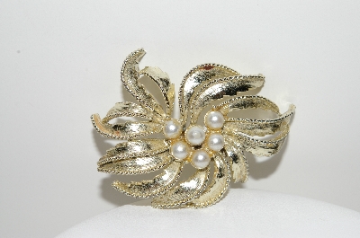 +MBA #99-402  "Vintage Goldtone Faux Pearl Pin"