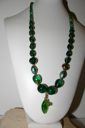 +MBA #99-084  "Vintage Green Art Glass Bead Necklace"