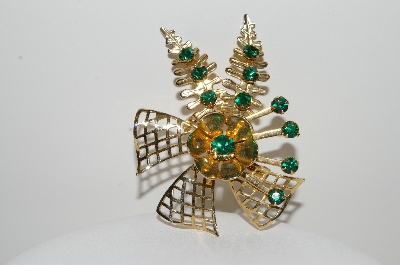 +MBA #99-111  "Vintage Goldtone Green Crystal Rhinestone Pin"