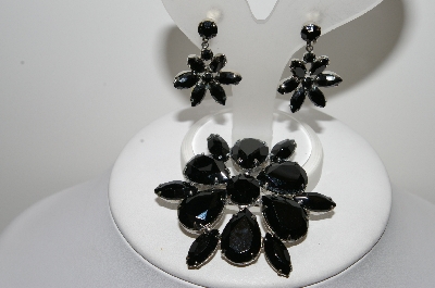 +MBA #41E-212  "Vintage Silvertone Black Glass Stone Pin & Matching Earrings Set"