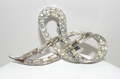 +MBA #41E-278  "Vintage Silvertone Clear Crystal Rhinestone Pin"