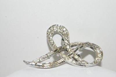+MBA #41E-278  "Vintage Silvertone Clear Crystal Rhinestone Pin"
