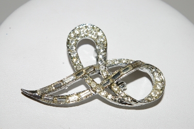 +MBA #41E-278  "Vintage Silvertone Clear Crystal Rhinestone Pin"