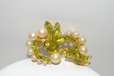 +MBA #41E-249  "Vintage  DFA Signed Goldtone Peridot & Faux Glass Pearl Pin"