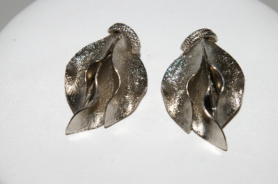 +MBA #41E-135  "Vintage Silvertone 3 Leaf Clip On Earrings"