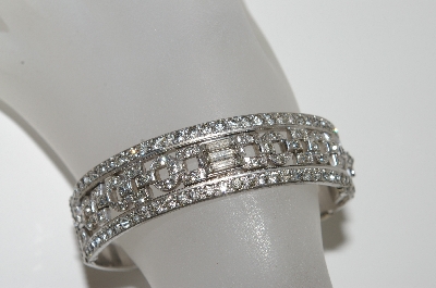 +MBA #E42-084  "Vintage Silvertone Clear Crystal Rhinestone Bangle Bracelet"