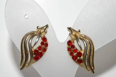 +MBA #E42-218  "Coro Goldtone Red Crystal Rhinestone Screw Back Earrings"