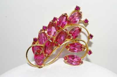 +MBA #E42-099  "Vintage Goldtone Pink Glass Stone Fancy Brooch"