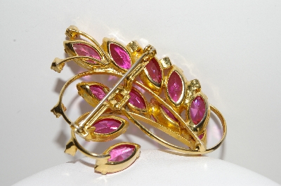 +MBA #E42-099  "Vintage Goldtone Pink Glass Stone Fancy Brooch"
