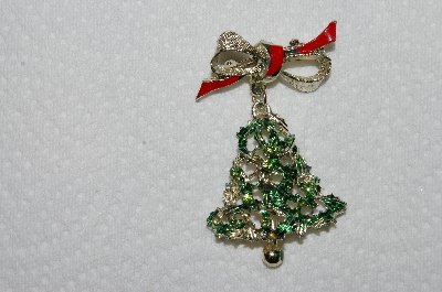 **MBA #E43-185  "Vintage Goldtone Green Rhinestone Christmas Tree & Bow Pin"