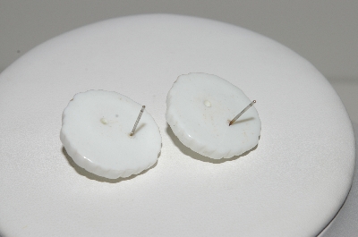 +MBA #E44-219   "Vintage White Acrylic Flower Pierced Earrings"