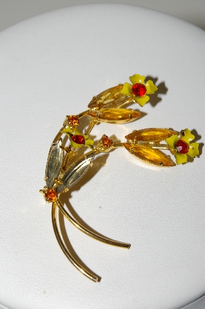 **MBA #E46-083   "Vintage Goldtone Yellow Flower Rhinestone Pin"