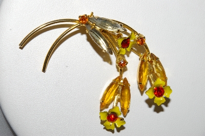 **MBA #E46-083   "Vintage Goldtone Yellow Flower Rhinestone Pin"