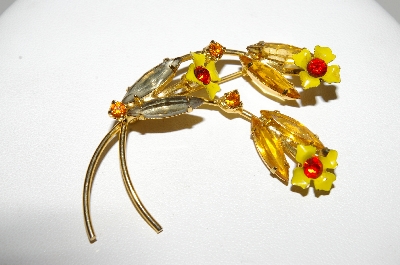 **MBA #E46-083   "Vintage Goldtone Yellow Flower Rhinestone Pin"