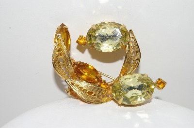 **MBA #E46-065   "Vintage Goldtone Yellow & Citrine Colored Stone Pin"