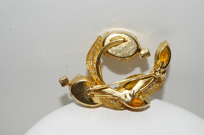 **MBA #E46-065   "Vintage Goldtone Yellow & Citrine Colored Stone Pin"