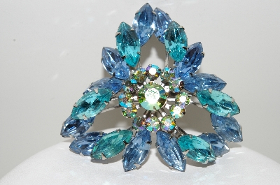 **MBA #E46-060   "Vintage Silvertone Fancy Rhinestone Brooch"