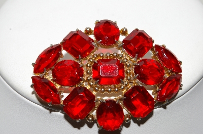**MBA #E46-037   "Vintage Goldtone Red Acrylic Stone Pin"