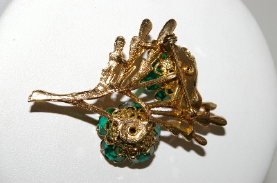**MBA #E46-073   "Vintage Goldtone Green Glass Stone Flower Pin"