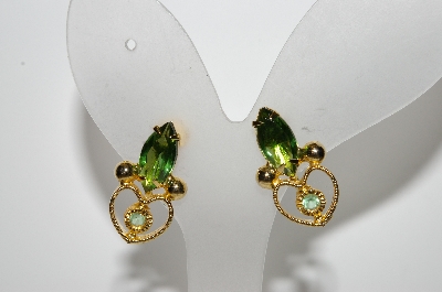 +MBA #E46-130   "Vintage Goldtone Green Glass Stone Clip On Earrings"