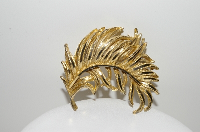 **MBA #E46-052   "Vintage Gold Plated Fancy Leaf Pin"