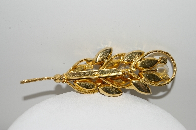 **MBA #E46-046   "Vintage Goldtone Black Glass Stone & Faux Pearl Fancy Pin"