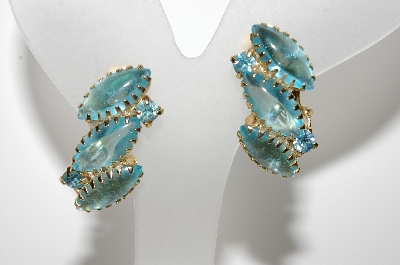+MBA #E46-133   "Vintage Goldtone Blue Glass Stone Clip On Earrings"