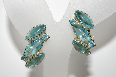 +MBA #E46-133   "Vintage Goldtone Blue Glass Stone Clip On Earrings"