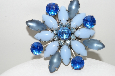 **MBA #E46-032   "Vintage Silvertone Multi Shades Of Blue Glass Flower Pin"