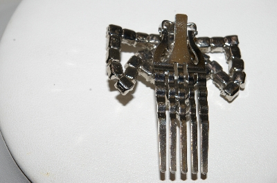 **MBA #E47-034   "Vintage Silvertone Clear Crystal & Faux Pearl Clip"