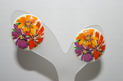 +MBA #91-092   "Vintage White Acrylic Floral Pierced Earrings"