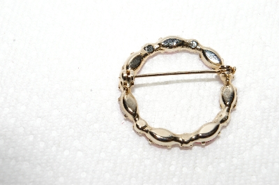 **MBA #E48-186   "Vintage Gold Tone Pink Glass Stone Pin"