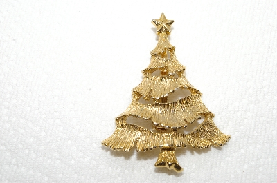 **MBA #E48-113   "Gerrys Gold Tone Christmas Tree Pin 1960's"