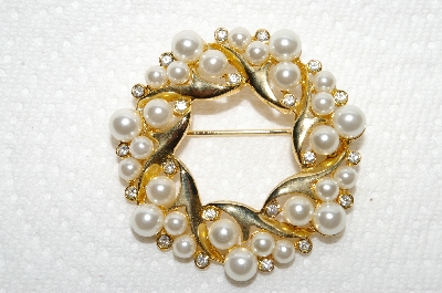 **MBA #E49-132   "Vintage Gold Tone Fancy Faux Pearl & Clear Rhinestone Pin"
